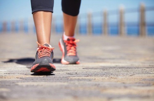 Đi bộ nhiều có bị giãn tĩnh mạch không? Hướng dẫn cách đi bộ  cải thiện lưu thông máu