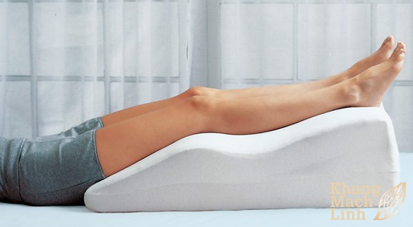 Suy giãn tĩnh mạch có nên ngâm chân nước nóng không?