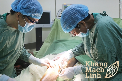 Mổ suy giãn tĩnh mạch chân có gây biến chứng không?
